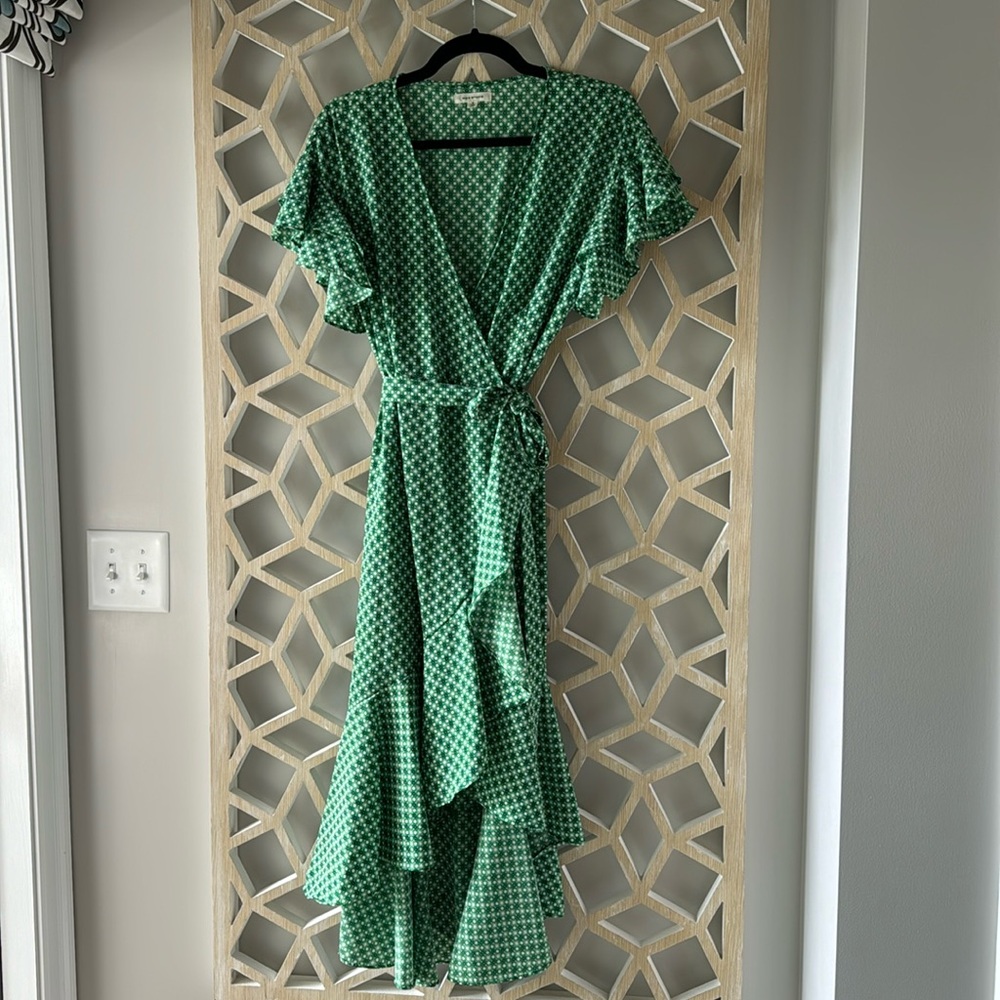 Beautiful easy Max Studio wrap dress